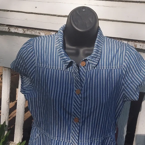 Wonder Nation Pinstriped 3 Tierd Button up Th Front - Picture 3 of 5